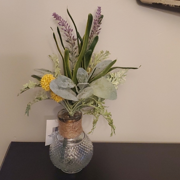 Kirklands Other - SALE    Mixed Floral Arrangement Decor